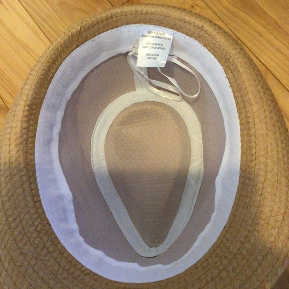 Summer hat with flower - Picture 2 of 3